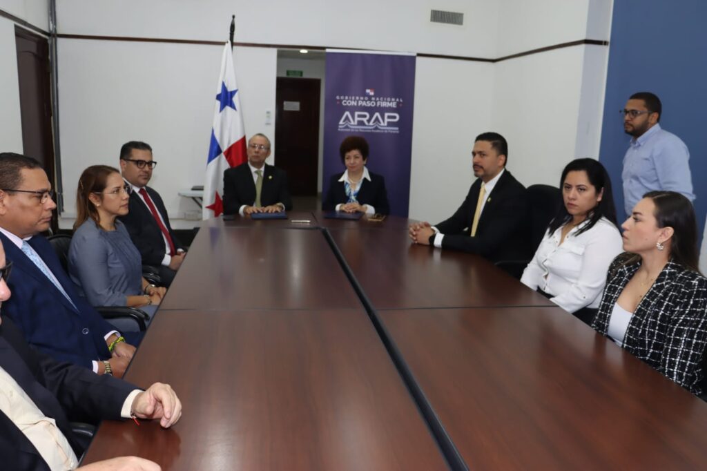 Several people sit around a conference table at the event in Panama.

MSc Eduardo Carrasquilla Dutari, General Administrator of ARAP.

Dr Valeria Merino, Chair of the International Board of the FiTI.

B.S. Alexis Peña, General Secretary.

Other members of ARAP's team